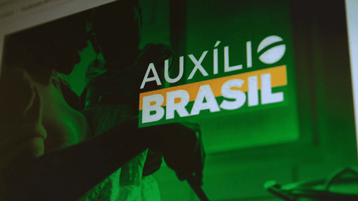 Auxílio Brasil: Governo vai aumentar para 600? Veja o calendário e confira  se irá receber