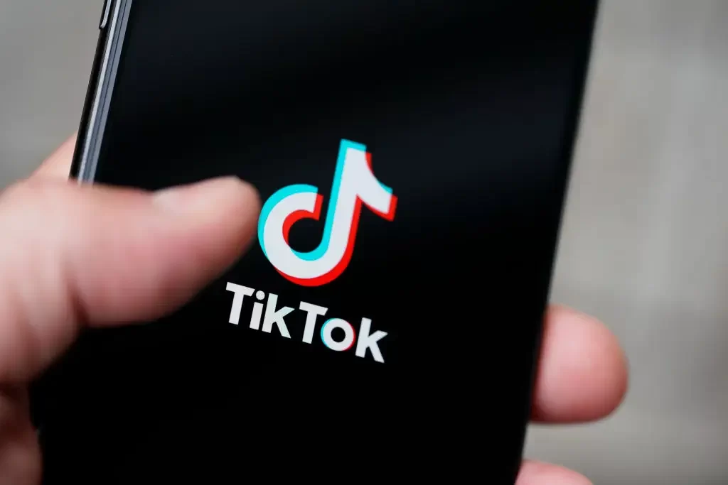 Desconfia que alguém invadiu seu TikTok? Siga estes passos o quanto antes