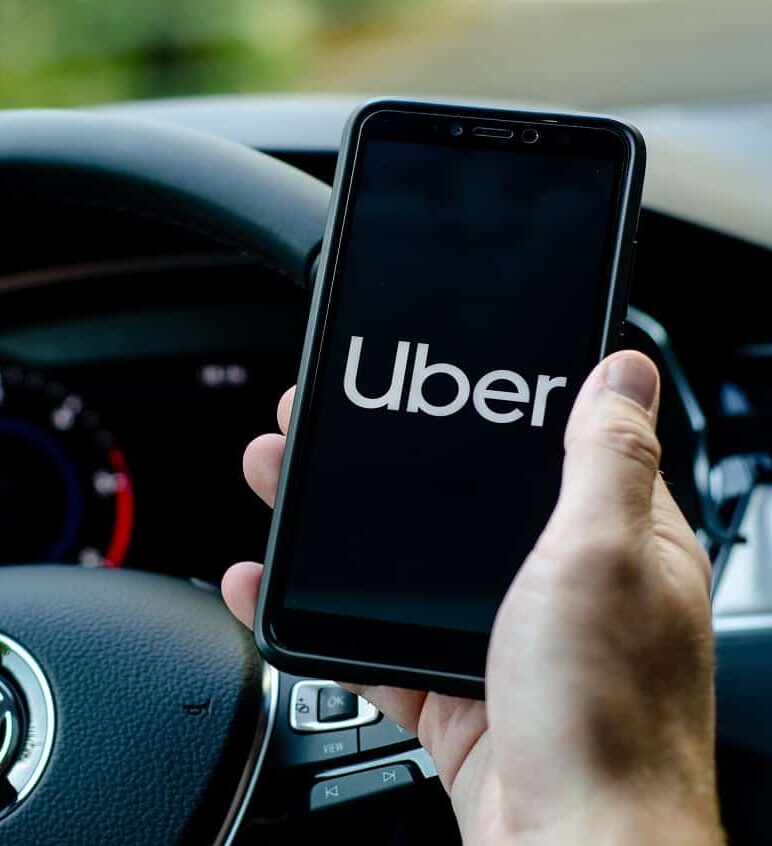 29 modelos de carros não poderão rodar mais com a Uber