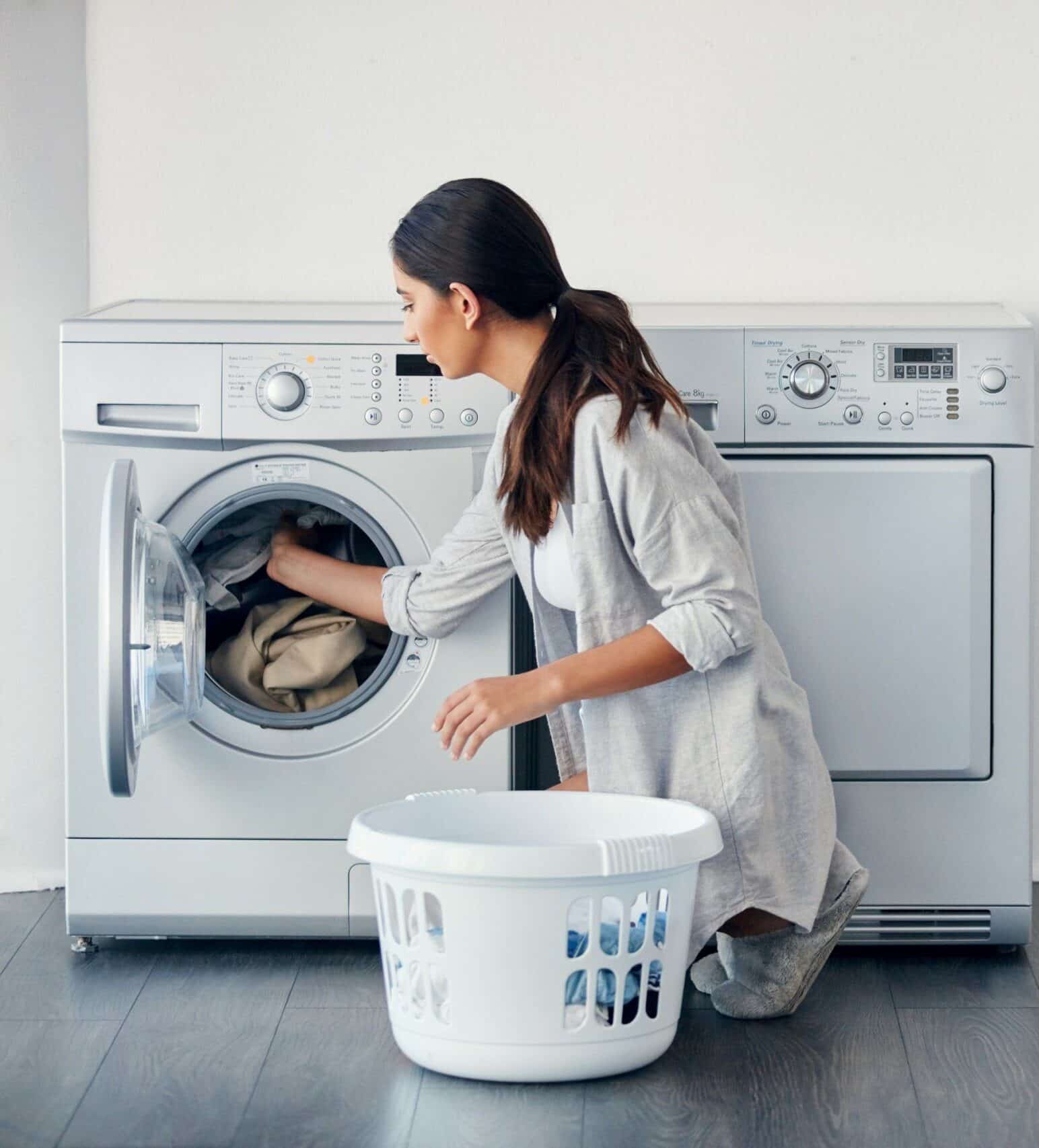 Como tirar manchas de roupas brancas: Dicas caseiras de cuidados com suas peças