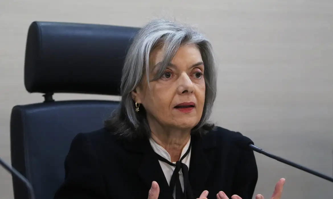 Cármen Lúcia toma posse no Tribunal Superior Eleitoral e faz crítica a big techs 1 Cármen Lúcia toma posse no Tribunal Superior Eleitoral e faz crítica a big techs