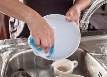 2 detergentes cancelados pela Anvisa deixam donas de casa desesperadas