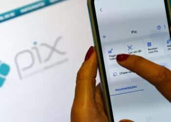 Fazer Pix com cartão de débito em 2025: é possível?