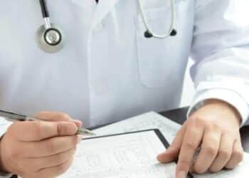 Atestado de acompanhamento do filho abona falta até que idade da criança?