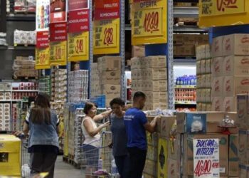 Novas regras para trabalho em feriados e domingos entrarão em vigor no Brasil; veja o que muda 11 Novas regras para trabalho em feriados e domingos entrarão em vigor no Brasil; veja o que muda