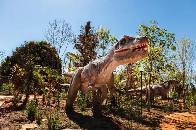 Cidade do interior de SP é conhecida como "Orlando brasileira": Veja as principais atrações 2 Vale dos Dinossauros