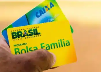 Alerta de golpe: Falso corte do Bolsa Família está assustando beneficiários; veja como não cair