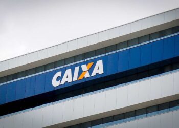 Fraude de R$ 2 bilhões em programas sociais foi feito com ajuda de funcionários da Caixa 8 Fraude de R$ 2 bilhões em programas sociais foi feito com ajuda de funcionários da Caixa