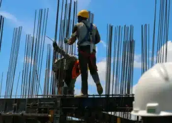 Sou obrigado a trabalhar no Dia do Trabalho? Veja o que diz a legislação