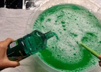 "Misturinhas" caseiras de produtos de limpeza podem ser um perigo; veja as mais seguras 2 “Misturinhas” caseiras de produtos de limpeza podem ser um perigo; veja as mais seguras