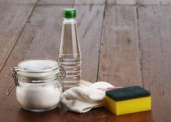 Uso de vinagre na limpeza de casa é realmente eficaz? Especialistas respondem