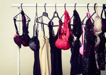 Lingerie tem data de validade? Aprenda a prolongar a vida útil das peças 5 Lingerie tem data de validade? Aprenda a prolongar a vida útil das peças