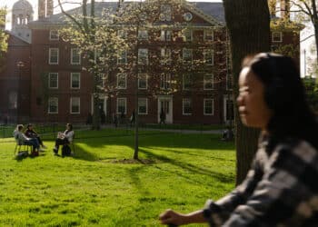 Governo Trump veta estudantes estrangeiros em Harvard; veja o que muda