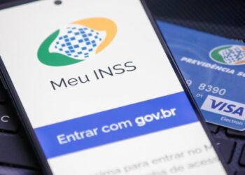 Como funciona o ressarcimento de descontos indevidos do INSS para herdeiros de pessoas falecidas?