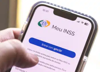 INSS envia 9,4 milhões de notificações para aposentados sobre fraudes; como solicitar reembolso?