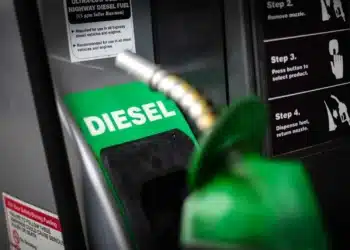 Petrobras anuncia redução no preço do diesel a partir desta terça (6) 6 Petrobras anuncia redução no preço do diesel a partir desta terça (6)