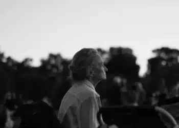 Por que ficamos encurvados ao envelhecermos?