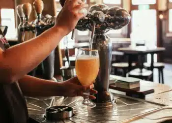 Padres podem beber cerveja? Quais são as diretrizes da Igreja Católica sobre o consumo de álcool?