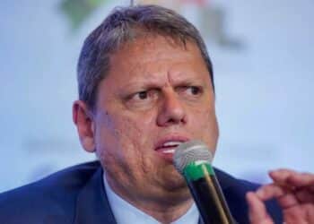 Tarcísio lança o SuperAção; programa oferecerá mais de R$ 10 mil para famílias