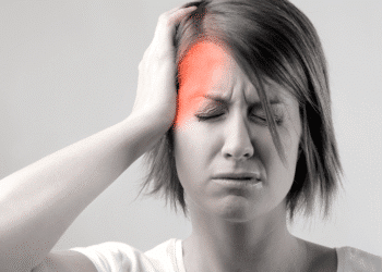 Fatores de risco da enxaqueca: O que mulheres precisam saber urgente