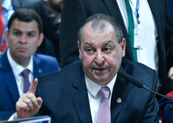 CPMI Revela Esquema de Fraudes em Aposentadorias: Omar Aziz Lidera Revisão 9 CPMI Revela Esquema de Fraudes em Aposentadorias: Omar Aziz Lidera Revisão