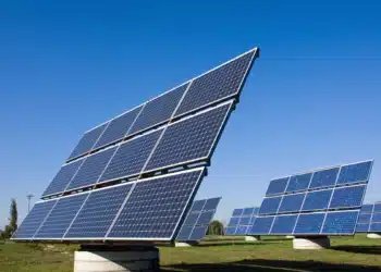 Guia para Empreender em Energia Solar: Como Iniciar no Setor que Mais Cresce no Brasil 7 Guia para Empreender em Energia Solar: Como Iniciar no Setor que Mais Cresce no Brasil