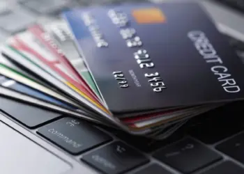 ADEUS AO PLÁSTICO: POR QUE O CARTÃO DE CRÉDITO PODE SE TORNAR PEÇA DE MUSEU ATÉ O FIM DE 2026 2 ADEUS AO PLÁSTICO: POR QUE O CARTÃO DE CRÉDITO PODE SE TORNAR PEÇA DE MUSEU ATÉ O FIM DE 2026